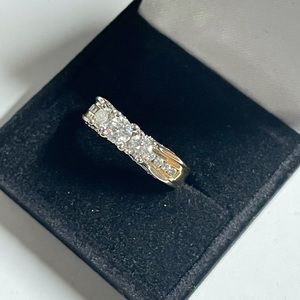 Diamond engagement ring